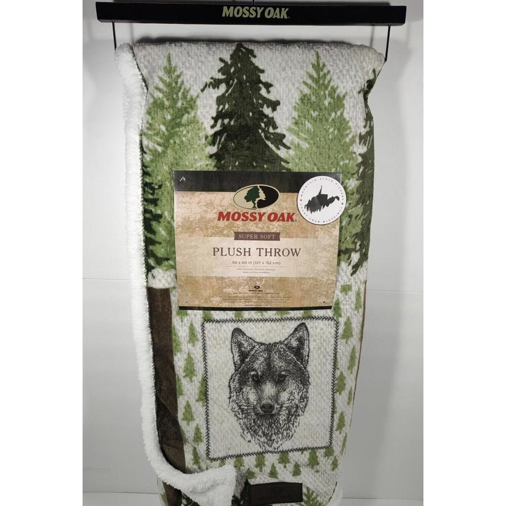 Mossy Oak Plush Reverse To Sherpa Throw 50X60 Forrest Buck Wolf Patch Pattern